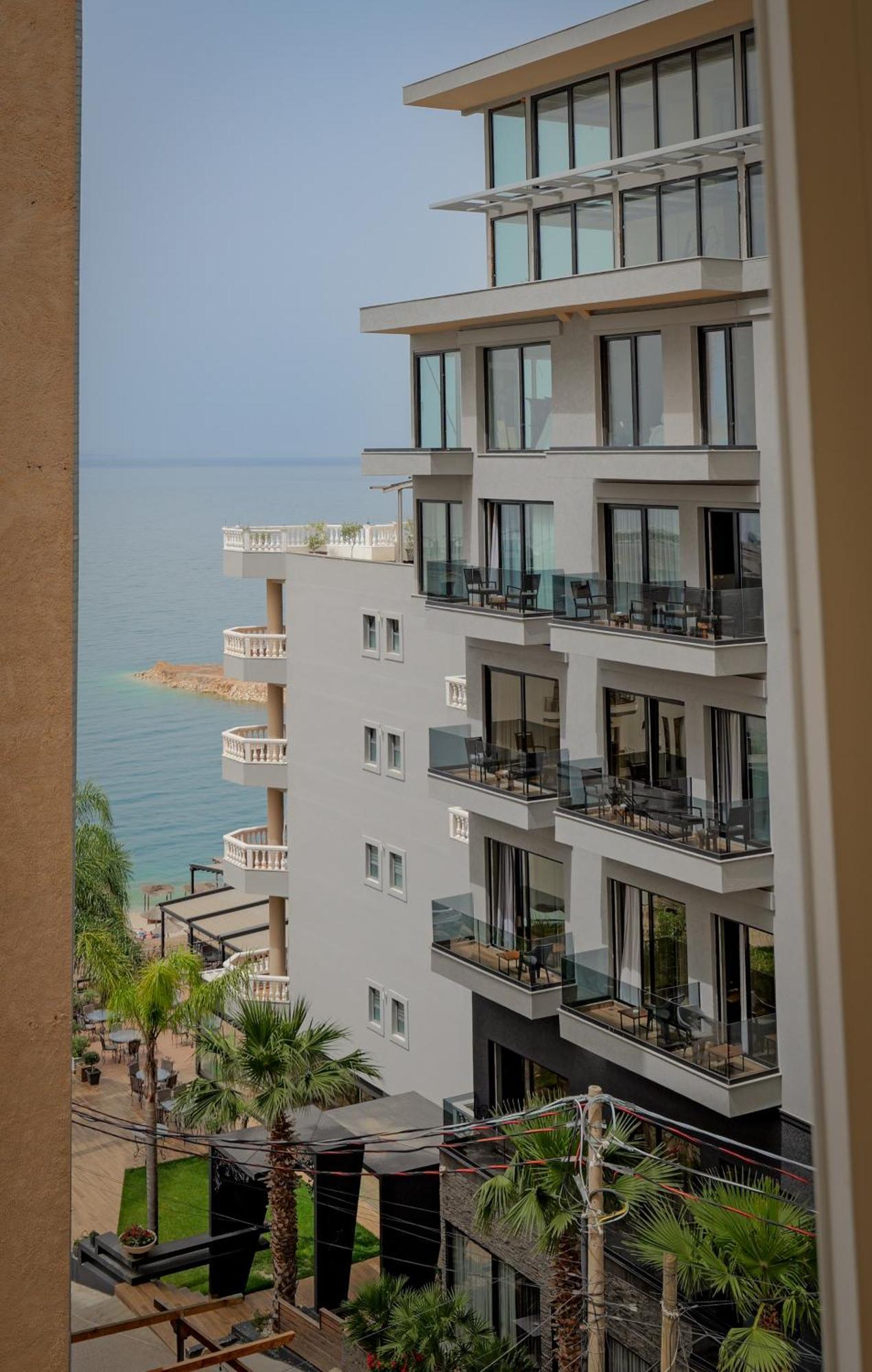 Beachside Modern Sarandë